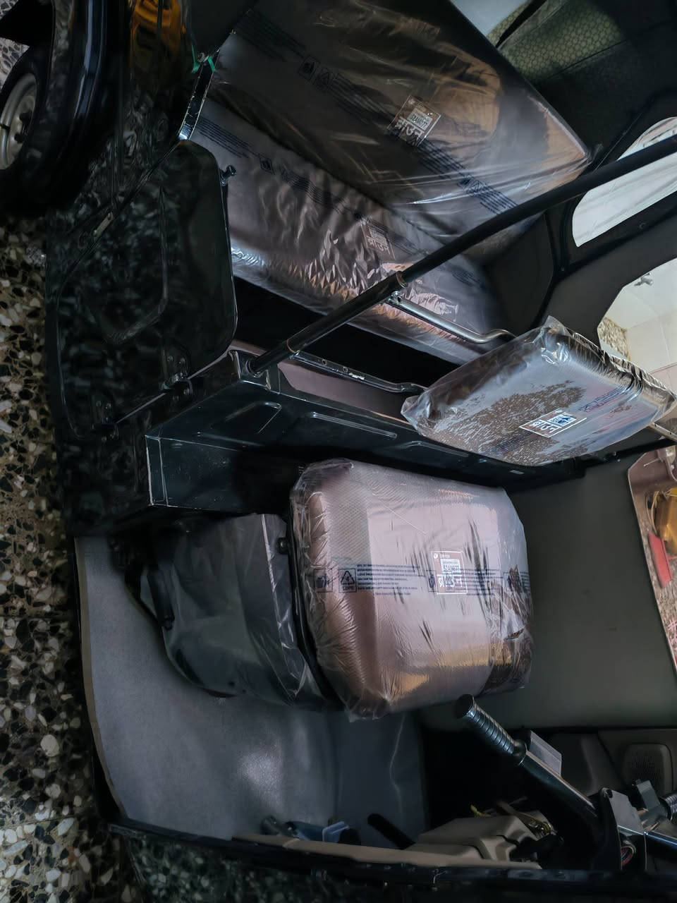 السلام عليكم.. 
تكتك موديل ٢٢ سوده مرقمه بغداد بااسمي لوحاتها طالعه وبيها هزه  للبيع كامله عله اخر حبايه مابيها نقص ابد برغي واحد مابيها نقص بوجهك للشارع كله جديد تكتك مكفوله ماعده صبغ بيها فوك جاملغ الخلفي منزله بل فيديو 
مكاني الدوره للاستفسار الاتصال ***********
