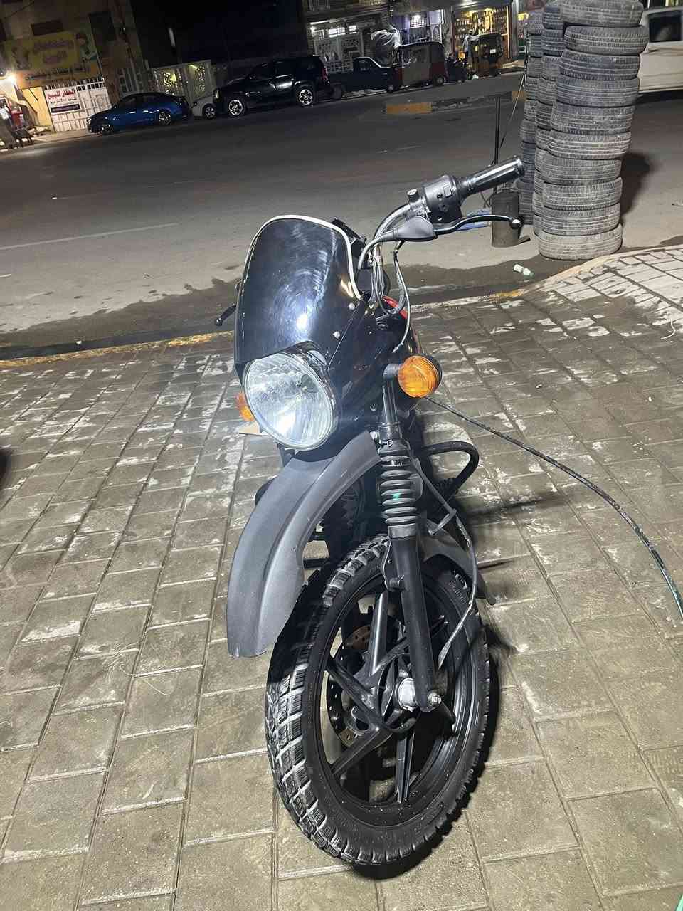 السلام عليكم بوكسر مديل 2023 شهر 12 محسوبه على ال2024 الدراجه مرقمه باسمي دراجه جديده مكفوله كفاله عامه برغي ما مفتوح بيها سعر دراجه 2550 رقمي واتساب فقط *********** مكاني بغداد الشعب
