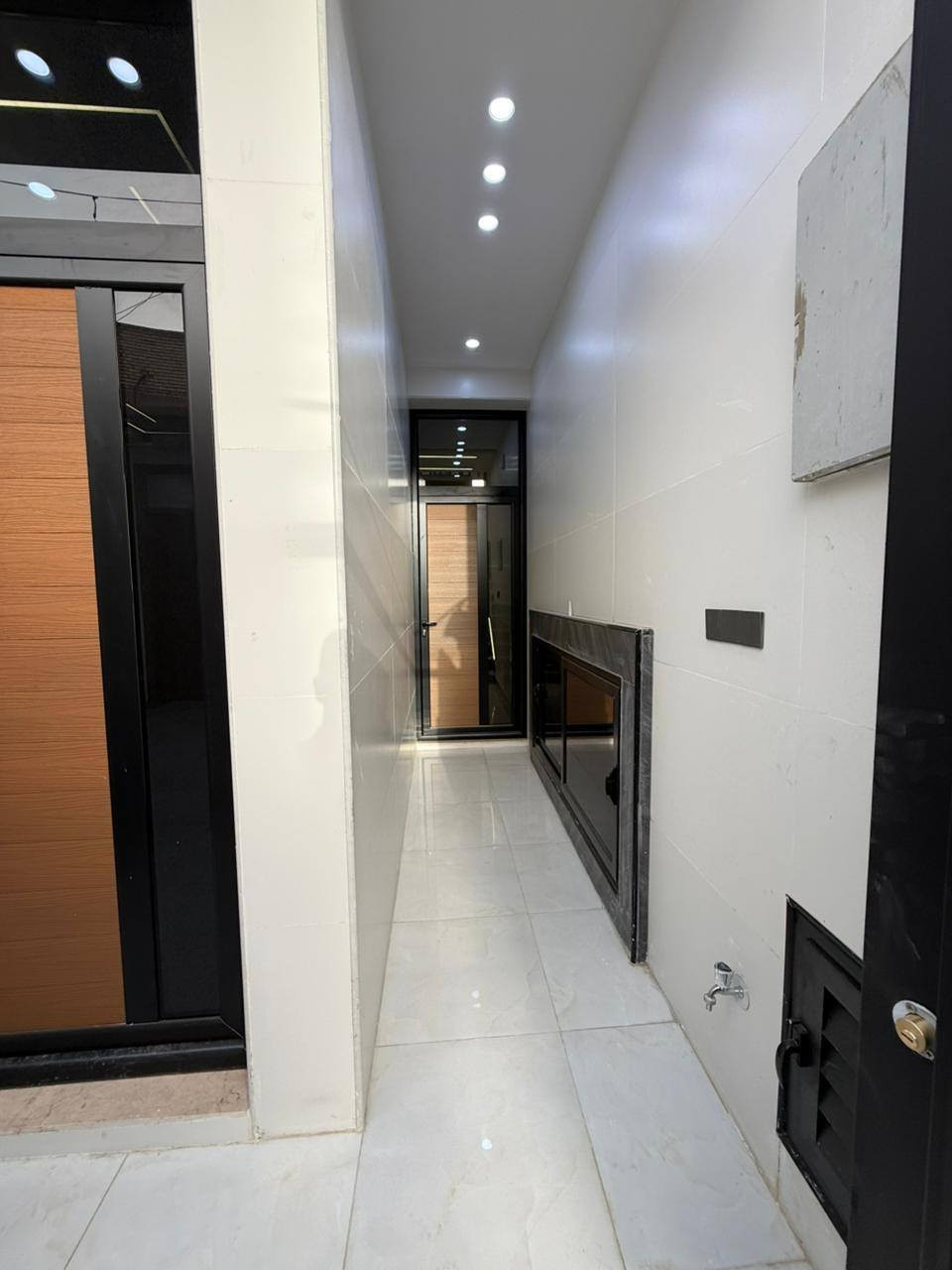 دار للبيع في حي السلام 
مساحه ١٠٠ متر طابقين 
خريطه حديثه بناء مودرن ٣غرف نوم 
للاستفسار مراجعة مكتب الدر حي السلام شارع أبو الدجاج 
***********
