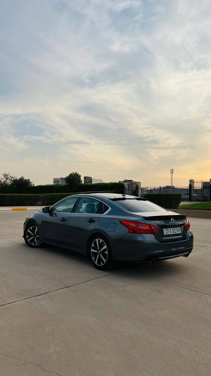 Altima 2017 SL 
بونیت و جەلەخی بویاخ بێ ناو گرتن 
بێ شوخت و سارد و تحیدلە 
سلاید وکوشن جلد و کارەبای و هیتەرە 
۱۲۳ هەزار رویشتوە 
گیر و مەکینەی بەشەرت 
سەنەوی تازەیە 
***********
*********** بشدار, السليمانية
