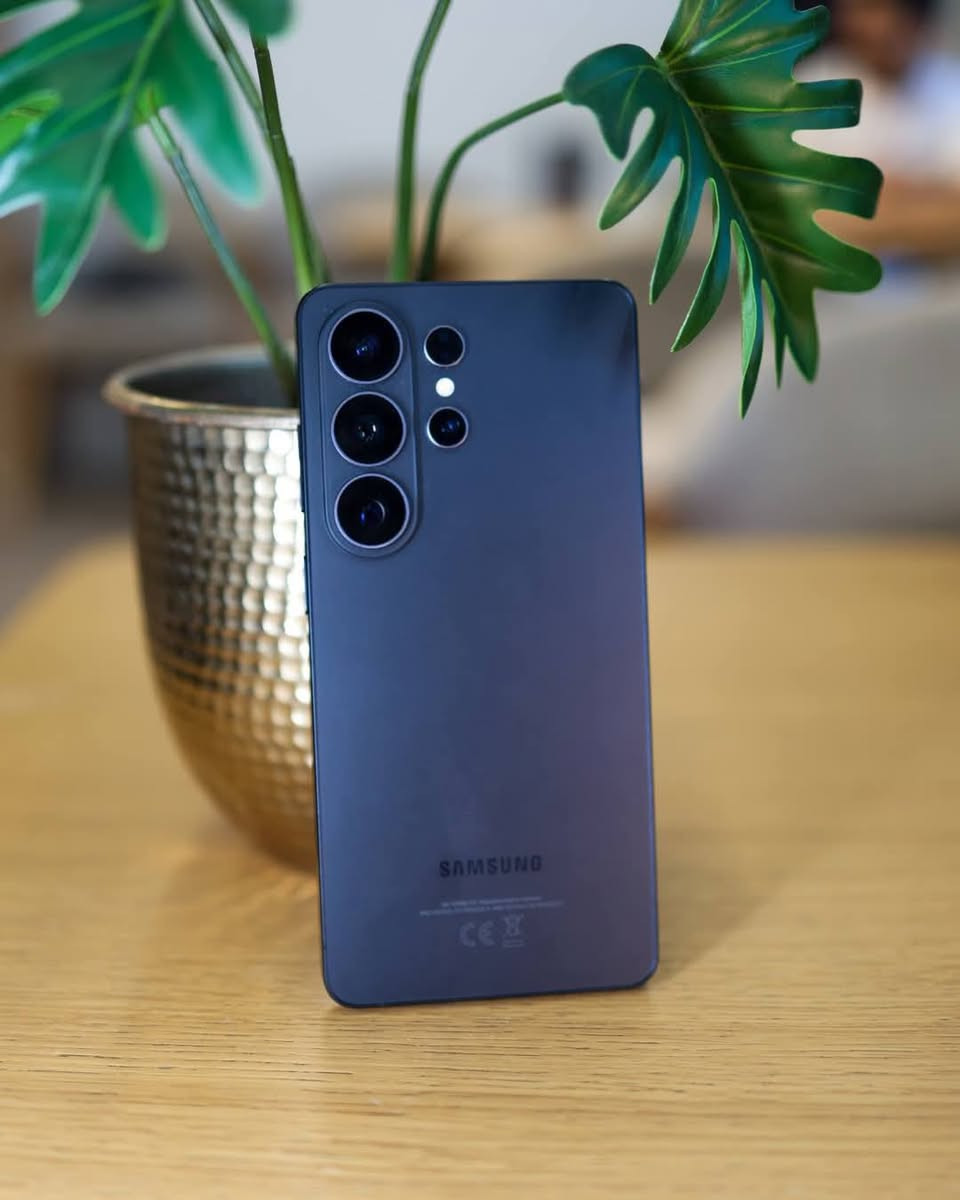 رسمياً وصل🔥
Samsung Galaxy S26 Ultra

السعر: 1,800,000 دينار عراقي
الذاكرة: 256GB
أبرز التغيرات 
• الإطار صار من الألمنيوم بدل من التيتانيوم 
• شاشة محمية بزجاج Gorilla Armor 2 المقاوم للخدش والكسر
• شحن سريع 60 واط
 يشحن من 0% إلى 75% خلال 30 دقيقة فقط

• فتحة العدسة صارت اكبر 1.4 بدقة 200MP 
– كاميرا أمامية محسّنة 
-  ميزة تصوير فيديو ثابت Horizontal Lock
• تقنيات ذكاء اصطناعي متقدمة 
• ميزة حماية خصوصية الشاشة Private Display
 
#GalaxyS26Ultra


**إذا كنت صاحب هذا الإعلان وتريد حذفه لأي سبب، رجاءا أرسل رسالة إلى الدعم الفني**