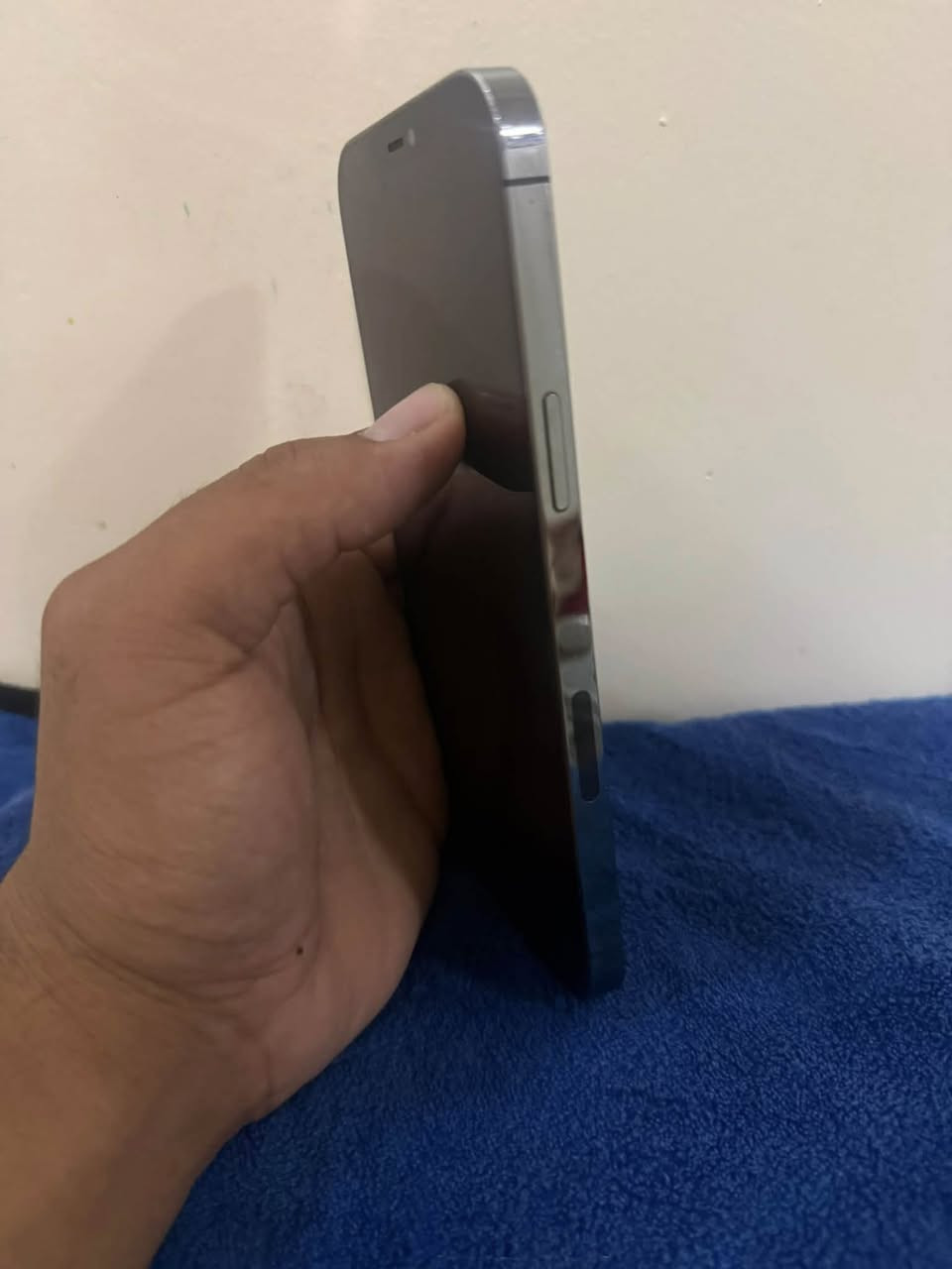 السلام عليكم ايفون 12 برو ماكس 256 بطاريه 96 نضيف مكفول من كلشي فقط مبدل كامره اصليه اصليه كلش زلغ ما بي بي ضمان شكد ما تريد رايده 325 قفل مكاني بغداد بيع او مراوس 
***********
