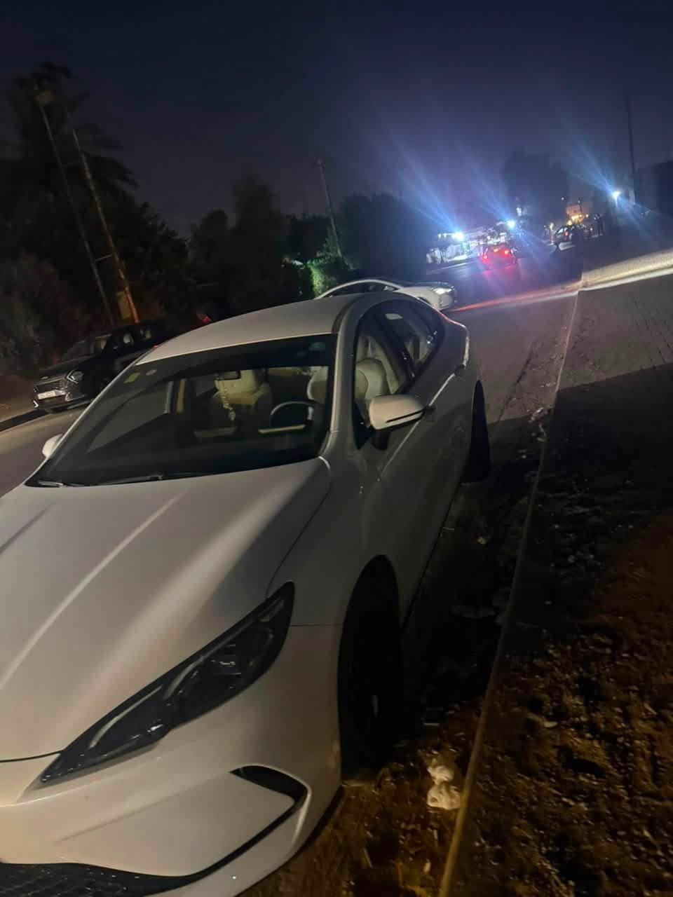 السلام عليكم بي وايدي سيل فايف للبيع كامله السياره جديده السعر ١٨٩٠٠ وبيه مجال العنوان البياع الشرطه الرابعه رقم ***********
