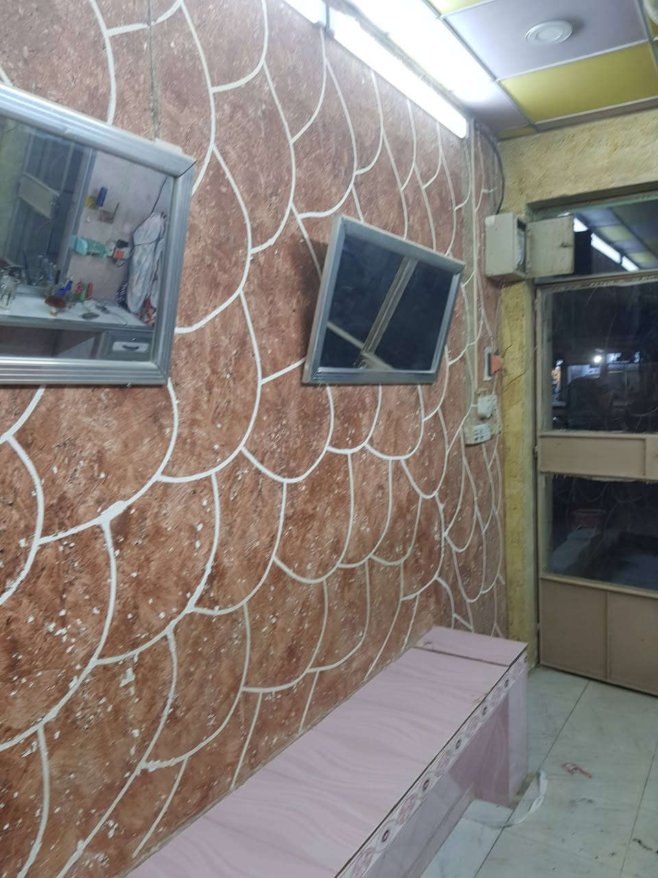 سلام عليكم اغراض محل حلاقه للبيع بغداد الحسينيه ت ***********
