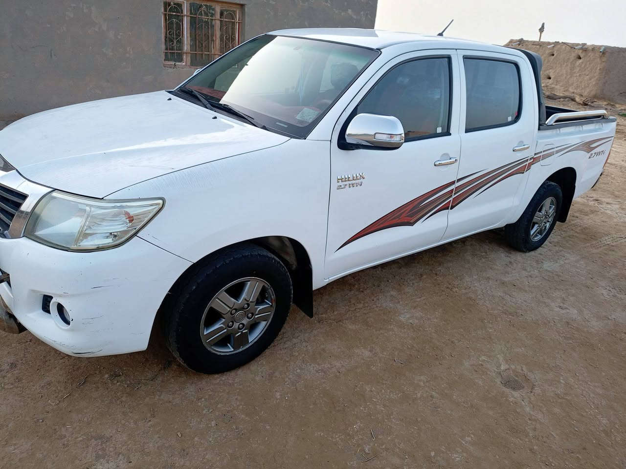 هايلوكس موديل 2014 مكفولة كفالة عامة كير اوتماتيك تخم تاير جديد شاصي 19 سيارة خير من الله مال جناي  رقم واسط باسمي  *********** _ ***********
