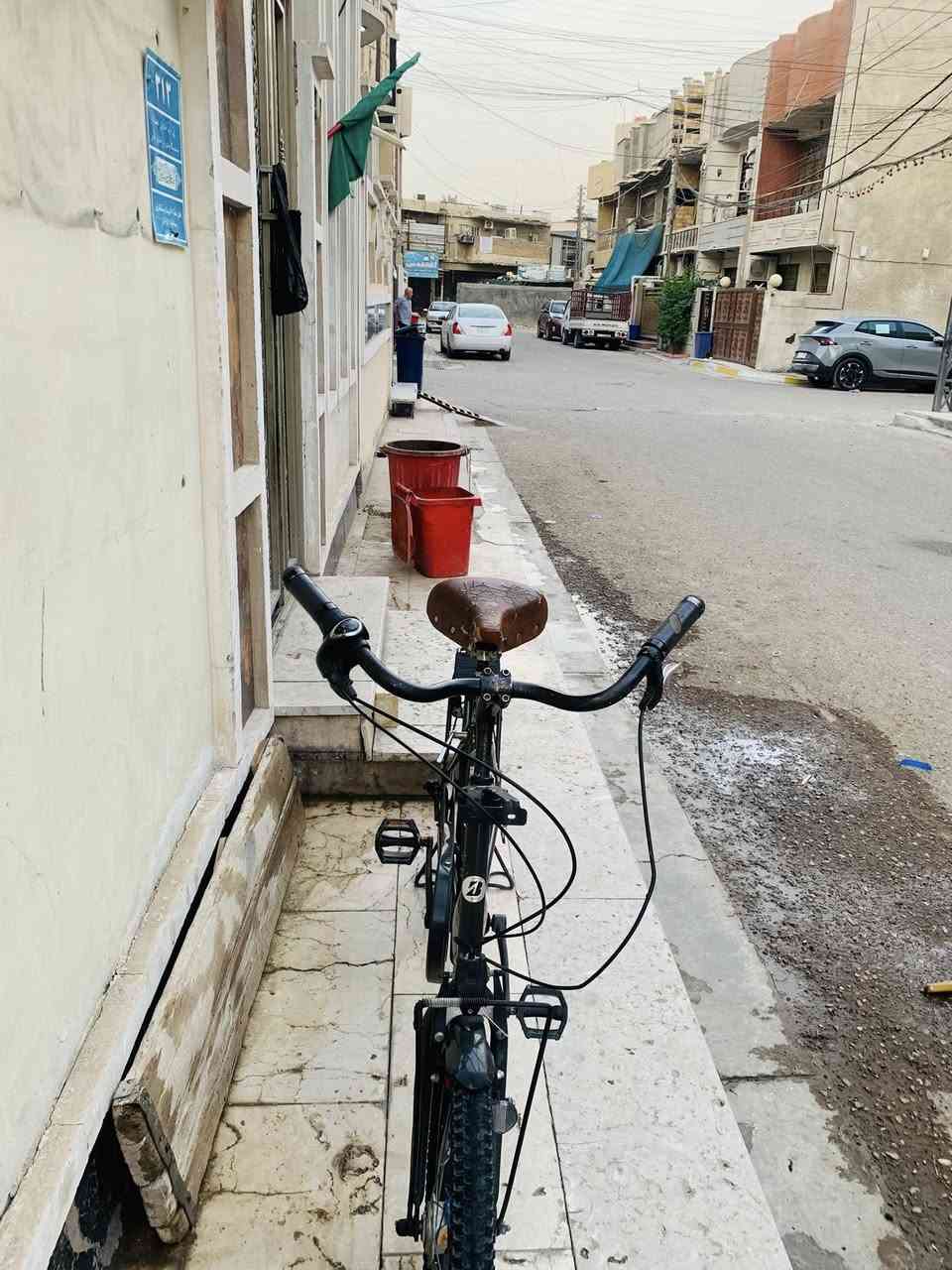 السلام عليكم بايسكل برج ستون لشة طويلة  للبيع ياباني
تخم تاير جديد👍🏻
كير 3نمر ✈️
قفل استيرن 🔐
قفل تاير 🔐
لون =سمنتي 🩶
السعر = 150
وبي مجال بسيط
الرقم ولاستفسار =***********
