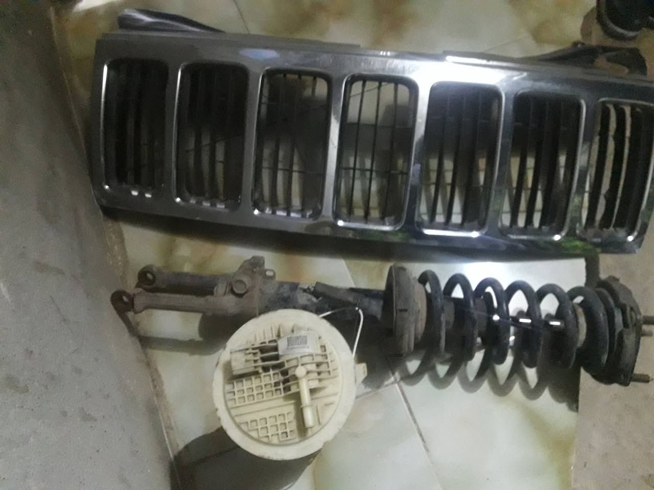 السلام على الاخوة الافاضل 
اغراض جيب لاريدو ٢٠٠٨ للبيع زوج مازدات امامية مع زوج بك لايتات مع دعامية كاملة  بروجكترات وشباك نيكل مع عبوة فيت بمب كاملة  ودبل امامي كامل مع اللوي  مع زوج مرايا كهربائية  جانبية مع طقم تاير مع موطور زراكات مع الدبة مع عقل مبرمج مع عصا لايتات  جميعها بدرجة عالية من النظافة والسعر رمزي جميعها ب٤٥٠ الف 
كمجمل الاتصال على الرقم ***********
او مراسلة الصفحة او واتساب العنوان ديالى خالص جديدة الاغوات 
وبخدمتكم مع التقدير
