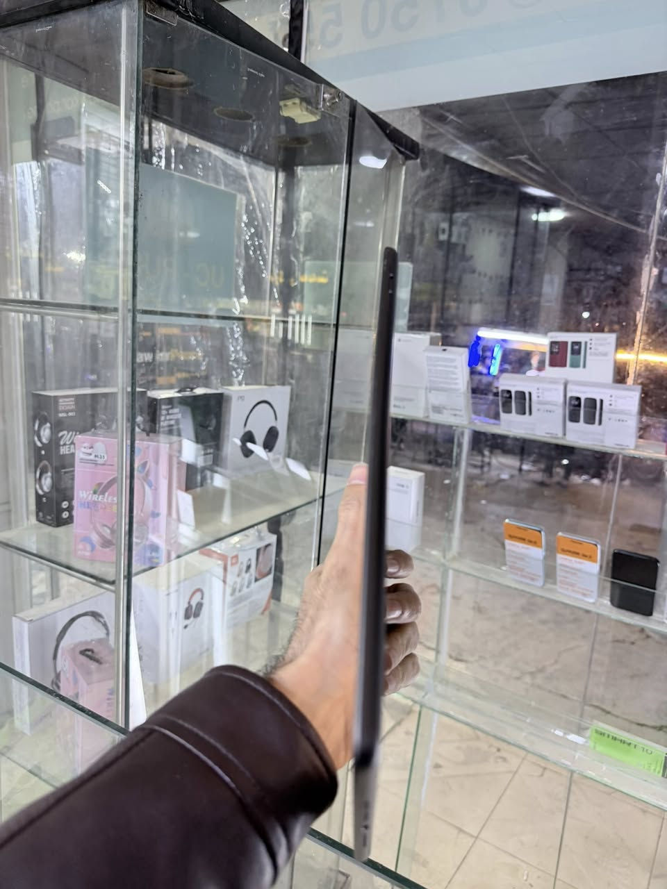 ئایپاد 8 زاکیرەی 32 گێگا
پاتری 89 شتێکی خاوێن  کەپسەو نەکراوەیە
نرخی ١٨٥ هەزار گەیاندنمان هەیە
ناونیشان هەولێر - قەڵاتی نوێ مۆبایلی هاوکار
ژمارە مۆبایل ***********
