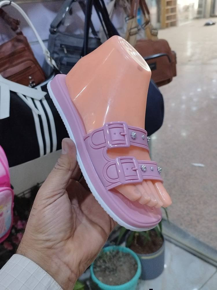 معرض الرواق يقدم لكم كل ما هو مميز 🔥👇🏻

#شبشب_نسائي_كوالتي_عالي_ 

#السعر__2___آلاف 

شبشب قاعده  طبي  كوالتي عالي ♥️

شبشب نسائي كوالتي عالي مميز وأنيق
القياسات ٣٧-٣٨-٣٩-٤٠-٤١ 

للحجز_وللاستفسار_مراسلة_البيج_او_واتساب
*********** 📞
*********** 📞

#توجد_خدمة_توصيل 

#العنوان_كوت_شارع_الهوره_مجمع_الروان 
#ليس_لدينا_فرع_اخر 

كوت عناية_بالبشرة اكسبلور الرواق دهل اوران, واسط
