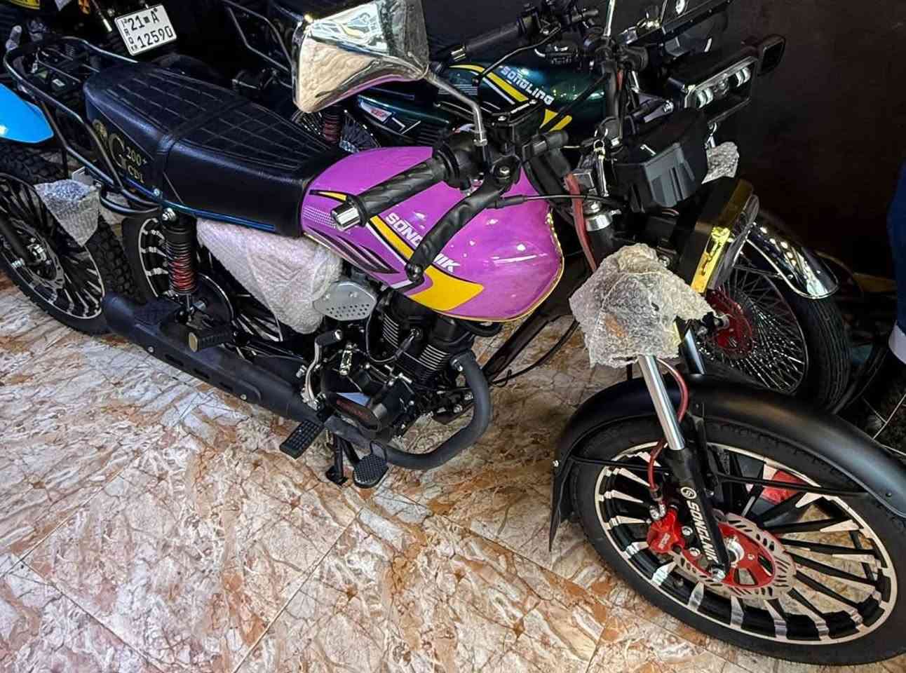 السلام عليكم دراجه سولنك 200 موديل 2025 اخت زيروو ماشيه ٥٠٠ كم السعر ٩٠٠ وبيهه مجال مكان بغداد ومستعجل ع بيعتهه الاستفسار مراسلتي او الاتصال ع ***********
