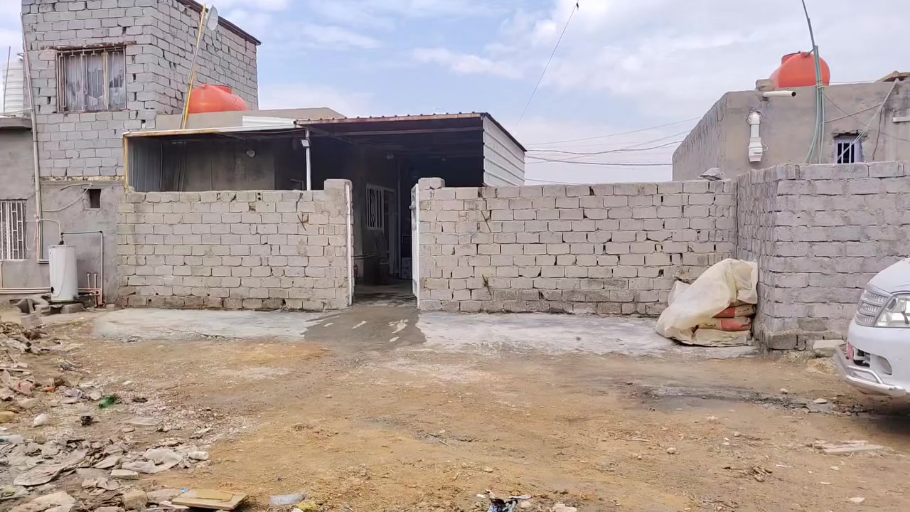 سلام عليكم بيت للبيع مساحه كلش جبيره صب كونكريت جاهز لآخر حبايه يبعد عن لشارع ٥٠ متر حله شارع ثمانين مال كربله سعر ١١ مليون رقمي ***********
