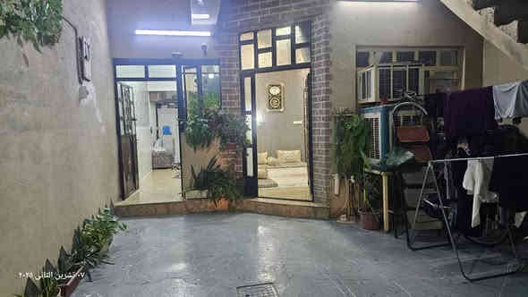 بيت للبيع 100م طابو صرف طابق واحد غرفتين نوم وهول استقبال وصحيات ومطبخ وحديقة وكراج الموقع كركوك حي النصر فرع عريض 20 م السعر 117 بي مجال رقم الهاتف *********** أبو محمد
