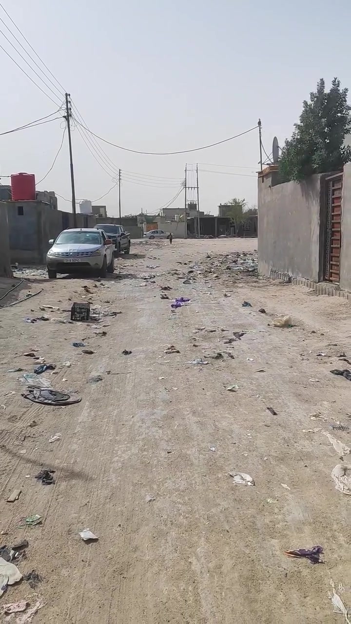 قطعت ارض للبيع مسيجه مساحته 200متر السعر 10مجال بصيط المكان البصره الزبير خلف معارض الزبير الشراري يتصل ***********
