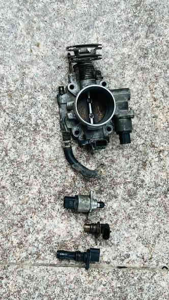 مواد شوفرليت لوف للبيع 2تخم محاول  مسطرة نوزلات جويتر كامل مع الحساسات واتربم رولك قايش حساسات كزوز 2 حساس كرنك اي سي 1 عينة كلج ملاحظه المواد مستعمله وليس جديد مكاني ناصرية سوق الشيوخ ***********
