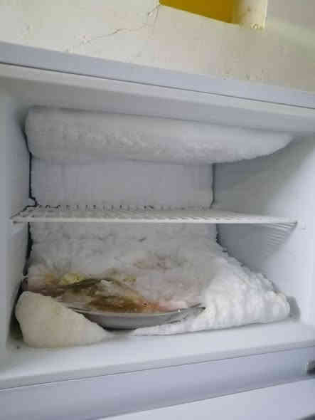 ثلاجة للبيع نوعية جنرال حجم ١٦ قدم نظيفه كلش  ما بيها اي عيب فول نظافه للاستفسار اتصل ع ***********
***********
