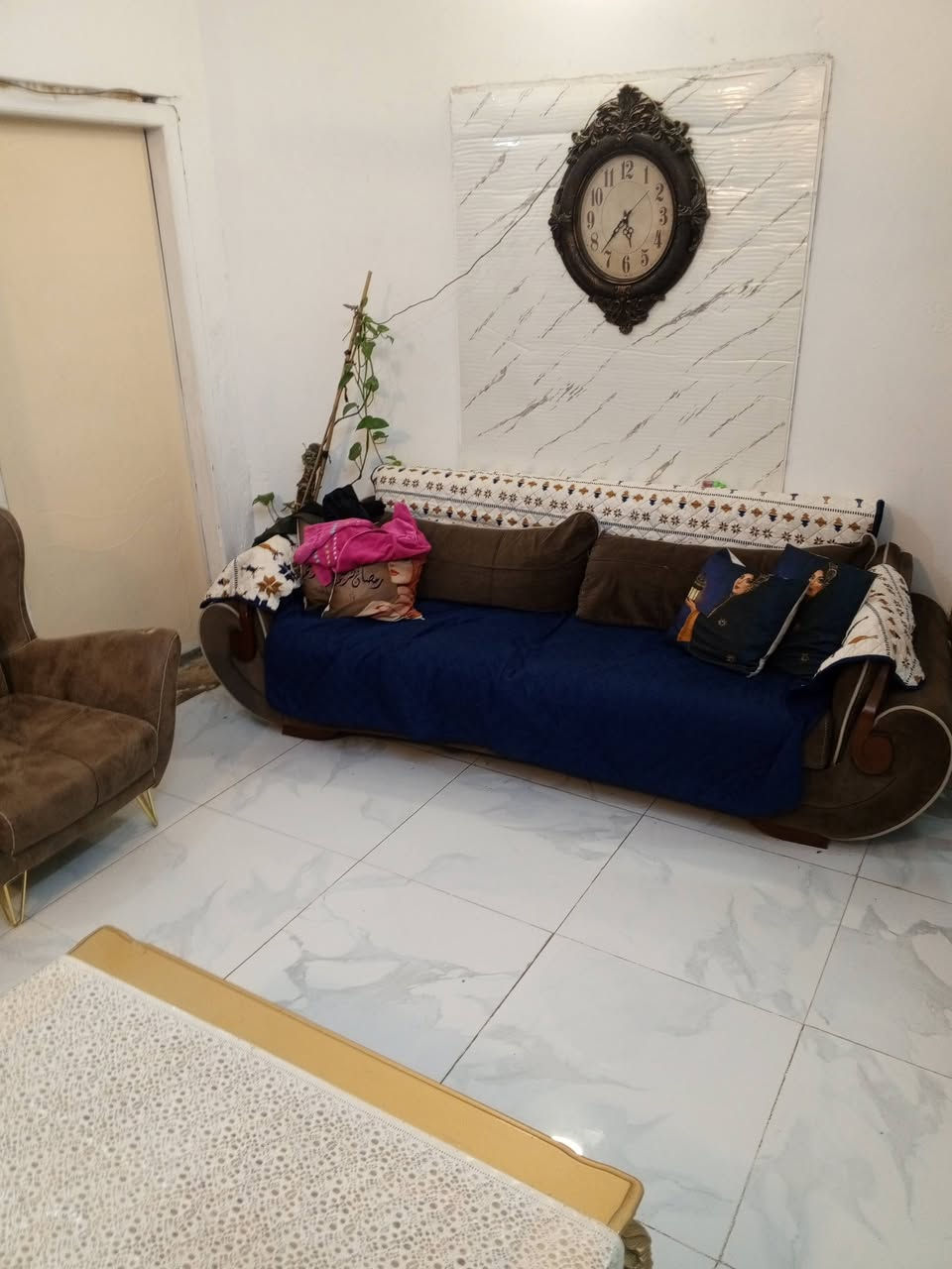 السلام عليكم...
بيت ٢٥٠ متر مربع طابو زراعي ملك صرف ..درجة العمران وسط ..على فرعين ..شارع ٢٠ ..البكرلي.. مباشرة على شارع عشرين اول باب من الفرع الاول منطقة مخدومة مجاري وكيبل ضوئي شارع ١٥ متر من مدخل بيت العباس ع للاستفسار ***********
