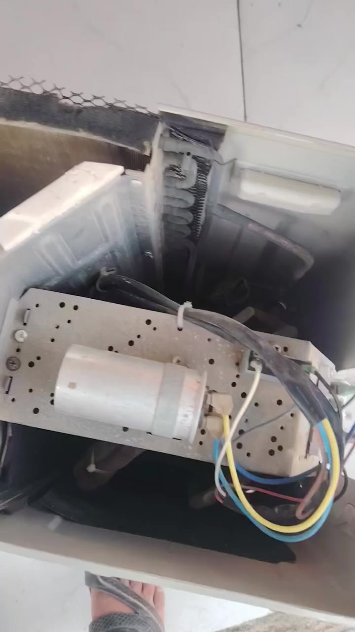 سبلت طن ونص للبيع بلادي ما مصلح جاهز بواريه وتستانده وىيمونده سعره 275 المكان ناصريه مركز للاستفسار الاتصال على الرقم ***********
