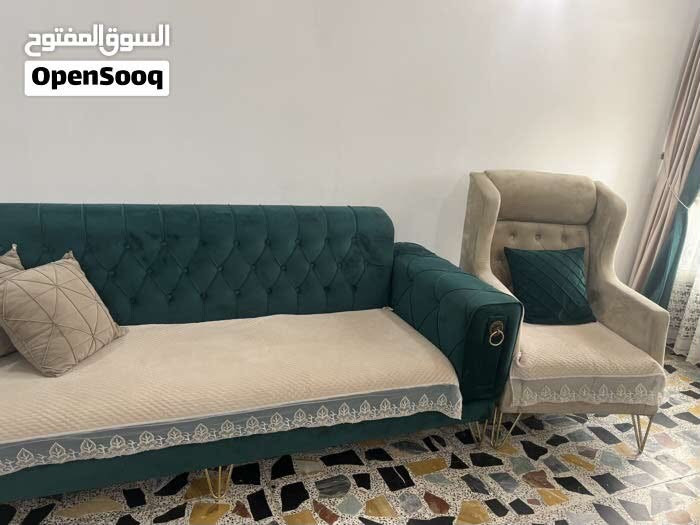 تخم نظيف بي ملاحظات بسيطة سعره ٤٠٠ الف 
الميز طعام سعره ١٥٠ 
***********
