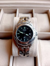 بسم الله الرحمن الرحيم  تحيه طيبه للجميع ♥️  للبيع ساعه فوسيل  مكينه ي...