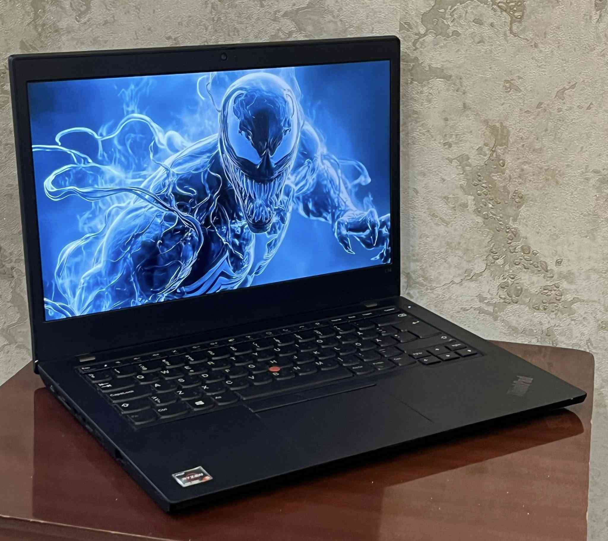 Lenovo ThinkPad .. وحش العمل الشاق بمعالج يعادل جيل الحادي عشر بسعر مميز🔥Ryzen 5! 💻
للبيع لابتوب Lenovo ThinkPad الغني عن التعريف، معروف بمتانته العالية وقوة تحمله للأعمال اليومية، الدراسة البرمجية، والعمل المكتبي المستمر.
⚙️ المواصفات الفنية:
 المعالج: AMD Ryzen 5 4500U (معالج سداسي الأنوية، أداء عالي جداً وسريع بمعالجة البيانات).
 الشاشة: بحجم 14 بوصة وبدقة Full HD (1080p)، ألوان واضحة ومريحة جداً للعين ومناسبة للاستخدام المطول.
 الذاكرة العشوائية (RAM): 8 GB.
 الهارد (التخزين): NVMe SSD 256 GB (إقلاع فائق السرعة للنظام واستجابة فورية للبرامج).
 كرت الشاشة: AMD Radeon Graphics (ممتاز للتصفح، الدراسة، والأعمال اليومية).
🌟 مميزات الجهاز:
 سلسلة ThinkPad: معروفة بأقوى كيبورد مريح للكتابة وهيكل متين يتحمل الاستخدام المكثف.
 نظام تبريد هادئ وممتاز يحافظ على استقرار الأداء.
 شاشة مدمجة بحجم مثالي للتنقل والدراسة (14 إنش) وبدقة عالية جداً.
 نظافة الجهاز ممتازة وجاهز للاستخدام مباشرة.
 السعر: 300 ألف دينار عراقي (شامل التوصيل) 📦🚚
 الموقع: بغداد 📍
 للتواصل والاستفسار: يرجى مراسلة الخاص أو الاتصال على الرقم: ***********
 تنبيه: الرقم متواجد عليه واتساب أيضاً للمراسلة السريعة 💬✅
