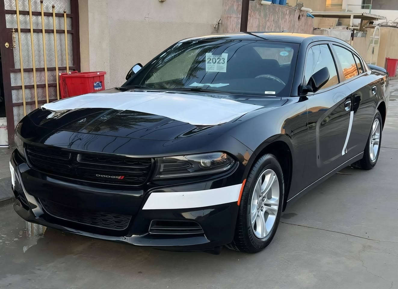 سلام عليكم جارجر 2023 لون اسود  سياره حادث موضح بصوره ما واصل لدواخل بس لبنيد مبدل فقط 
سياره بجيس معنه الكلمه
كامله مكملهه من كلشي
مكان /بغداد /رقم /***********
