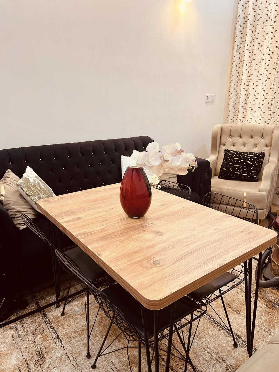 ميز طعام مع ٤ كراسي نظيف كلش
الميز مامستخدم نهائيا فقط الكراسي مستعملة استعمال قليل

مكان بغداد


**إذا كنت صاحب هذا الإعلان وتريد حذفه لأي سبب، رجاءا أرسل رسالة إلى الدعم الفني**