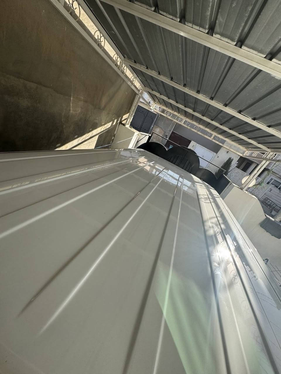 نیسان پاتڕۆڵ صقڕ 2002  سعری ١٣٩ گەڵا تەحویل عەسڵ 
کۆبۆن بەنزینی هەیە
بێ بۆیاخ 
بێ سارد 
بێ چاڵ 
بێ کرانەوە 
لۆک لۆک 
کەم ڕۆشتوو 
هەموووگیانی شوشەیی
تاقانە 
هەموو گیانی لەسەر دەقی بیلادیە دەسکاری هیچ شوێنێکی نەکراوە

بەرگە سەقفو گاعی و بەرگەدەرگاکانی بیلادین هیچی دڕاوی نیە
ساڵۆنسای بیلادیە 
سەنەوی هەتا 2029 تازەیە 
سعری تەنها 139 گەڵا 
***********٥
*********** 
ئەدمینی دڵ ❤
