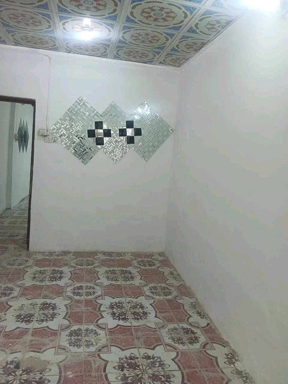 السلام عليكم بيت 100 متر للبيع حي ميسان شارع الجامع 
سند بأسمي *********** سعر مناسب
