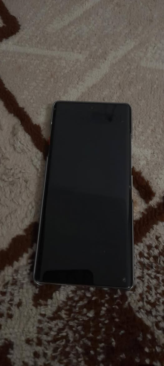 TECNO CAMON 40 Pro 5G
بيع او مروس 
    (تكنو كمون 40 برو فايف جي) 

رام 8+8=16 
AMOLED منحنية بحجم 6.78 إنج
دقة FHD+ (2436×1080)
معدل تحديث 144Hz
ألوان ممتازة وسلاسة عالية جدًا
⚡ المعالج
MediaTek Dimensity 7300 Ultimate
معالج قوي بدقة تصنيع 4nm
ممتاز للألعاب والاستخدام اليومي والتطبيقات الثقيلة
🧠 الذاكرة
ببجي فريم 
📸 كامره فولل 👍🏻
تصوير فيديو حتى 4K
🔋 البطارية 5200mAh 
شحن سريع 45W

كامل ملحقاته حته الضمان موجود 

السعر 300 

تواصل خاص 

موقع موصل


**إذا كنت صاحب هذا الإعلان وتريد حذفه لأي سبب، رجاءا أرسل رسالة إلى الدعم الفني**