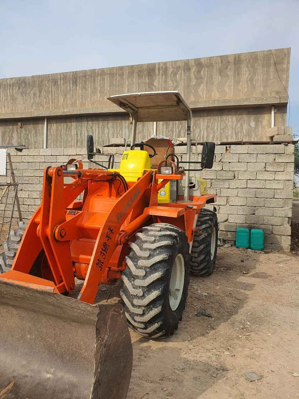 يتوفر  شفل زقير
حجم ٥٠ داخل بلدروز الجره 
مال حدايق او تنضيف 
***********
