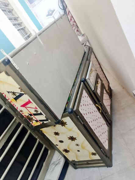 سلام عليكم كوانتر قطعتين معة سنك للبيع بسعر مناسب***********
