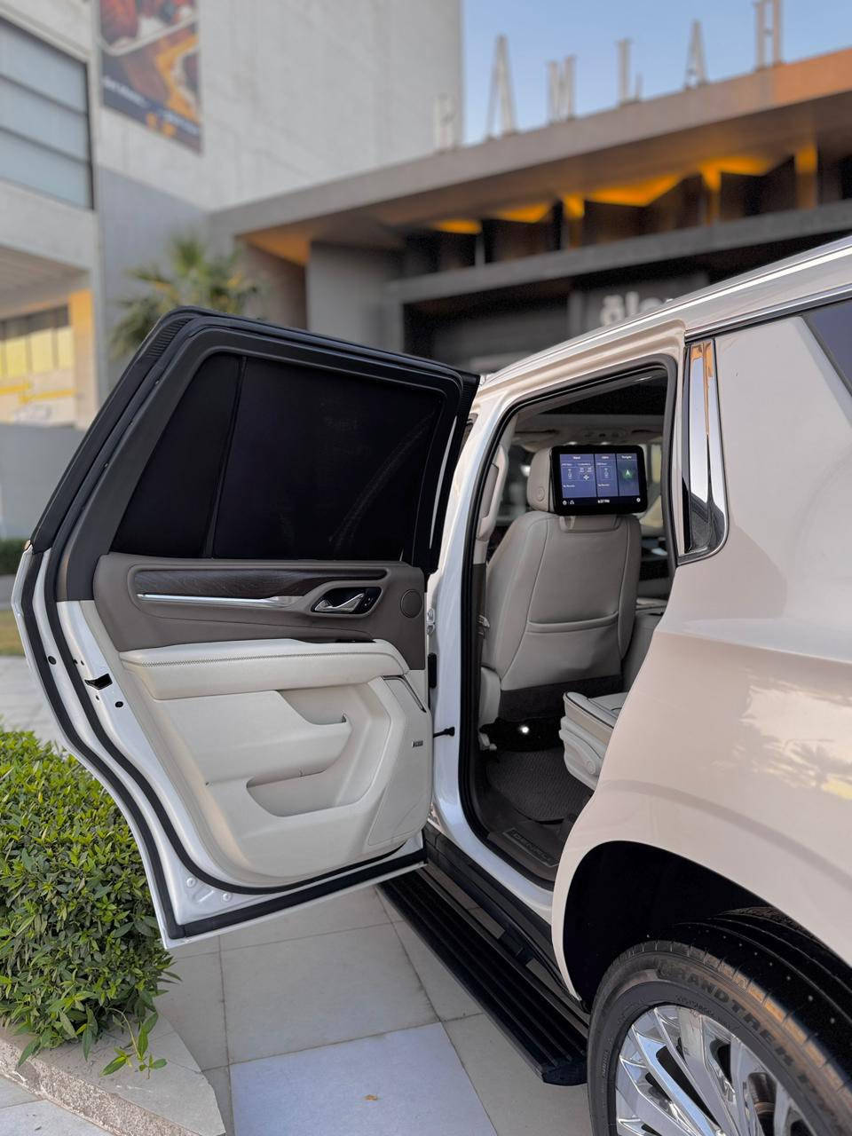 السلام عليكم
جمسي يوكن دينلي ٢٠٢١ امريكي 
رقم شمالي سيارة بدون ضربة فقط قطعين بخ مكينه وكير كفاله 
فول مواصفات معروفة مواصفات الدنلي 
السعر ٤٣٥ وبيها مجال 
للأستفسار ***********
