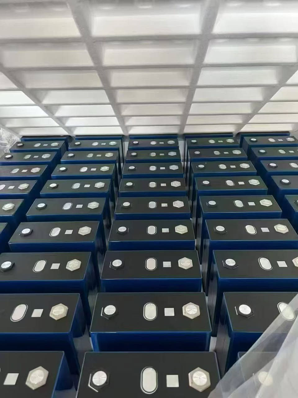 Ắc quy bán rắn Weilan 314Ah 3.2V
Hàng mới 100%, mã gốc, có số seri, ngày sản xuất
Dung lượng thực tế khoảng 330Ah, chịu được nhiệt độ thấp -30°C
Tuổi thọ: 8000 chu kỳ sạc/xả, bảo hành 1 năm
#battery#lifepo4#EnergyStorageBattery #FactoryDirect  #BulkOrder #Customization
#LiFePO4 #BatteryPack #EnergyStorage #SolarEnergy #EVbattery #RenewableEn #B2B #SourceFactory #OEMCustom #HomeEnergyStorage #SolarInverter #Batteryback #factorywholesale #battery #wholesale #inverter #lfp #lifepo4battery #lfpbattery #Wholesale #exit #Powersupply


**إذا كنت صاحب هذا الإعلان وتريد حذفه لأي سبب، رجاءا أرسل رسالة إلى الدعم الفني**