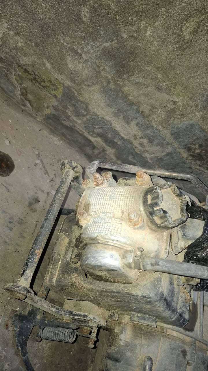 سلام عليكم غراض للي يريد يستفاد منهم على باب الله شلع للبيع المكينه شغاله بس بيهه دخانه بيضه الي يريدهن هذا رقمي مكاني بغداد الرقم *********** السعر ١٣٠ شلع
