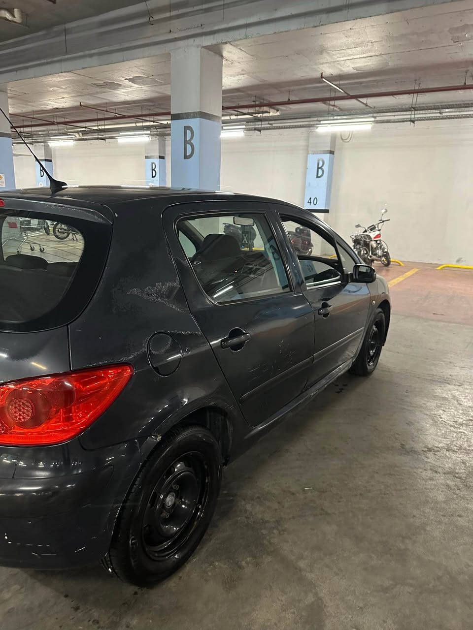 🚙 بیجو 307 
🗓️ مودیل 2006
🪪 سنوی جدید لحد 2030 (باسمي)
💳 مشروع وطني 
🏷️ رقم بغداد (رقم جدید)
⛽️ بیها بیطاقة  بنزین
❄️ تبرید سلج  
🚨  کیر و مکینە مابي عیب 
🛠️ بشکل عام سیارة جاز
🎨 بس سبخ مالتها رايح
👫سیارە عائیلە حیل موناسب و موریح
💵 سعر 54 ورقة شوية بيها مجال
📍 مكان كركوك
☎️ للاستفسار اتصل على واتساب (***********) كركوك, العراق
