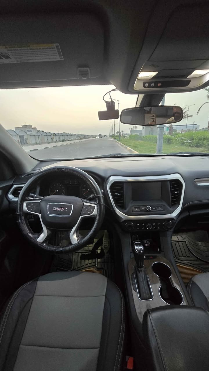 للبيع اكاديا GMC Acadia موديل 2019 فئة SLE 
رقم بغداد مشروع وطني
والسياره بالبصرة
 السيارة بحالة ممتازة، استخدام شخصي ونظيف.
المواصفات:
• محرك 4 سلندر 2500
• شاشة + Apple CarPlay
• كامرة خلفية
• تشغيل بصمة وستارت
• تبريد وتدفئة ممتازة
• مقاعد 7 ركاب
• كروز كنترول
• تحكم ستيرن
• حدادة جديده

حادثها بامريكا فقط دعاميه ومقدمه بنيد
وبالعراق خشم الجاملغ السايق ومعدل بارد
بيها رصعه بالظهر 
السيارة مرتبة وكامله وما تحتاج شي
السعر(187)$ 
 للاستفسار مراسلة خاص.
*********** ابو الخصيب, البصرة
