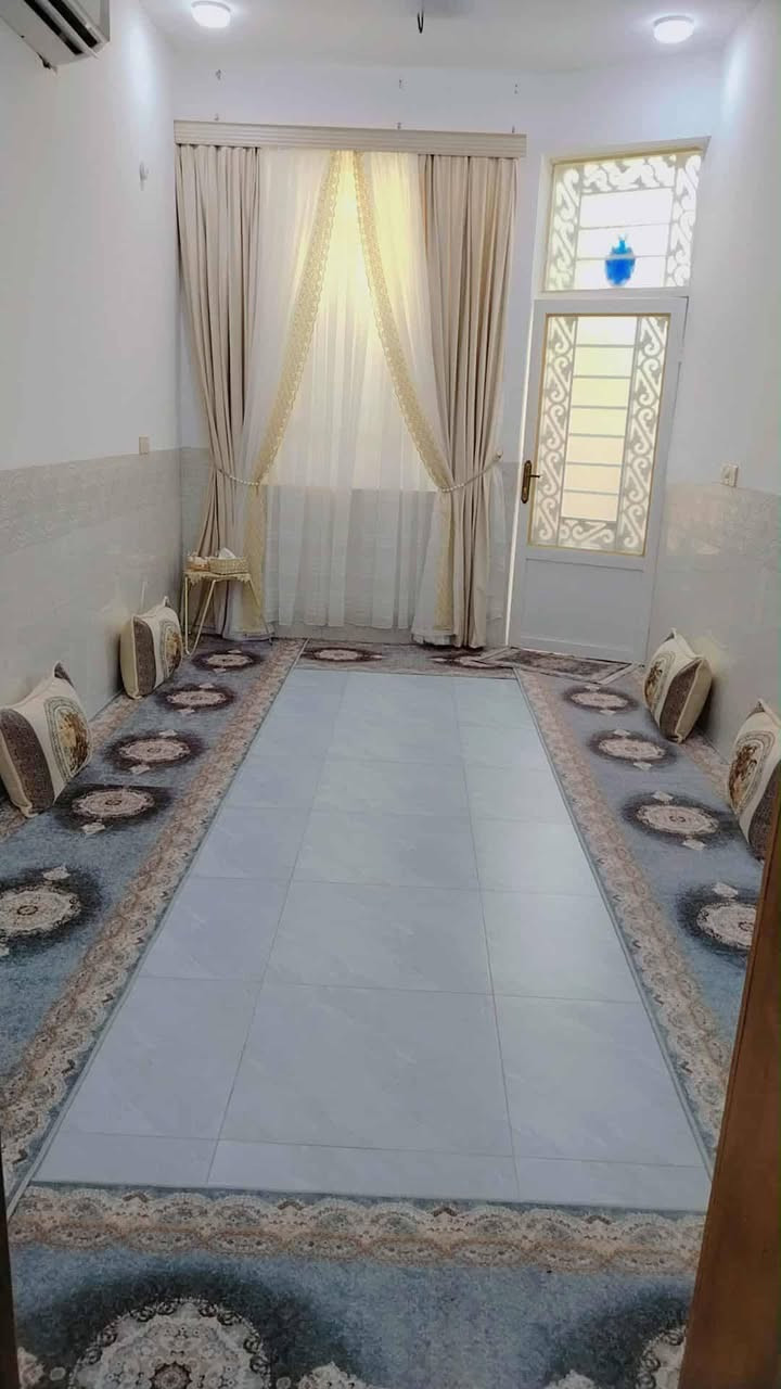 بيت للبيع طابو صرف مساحه 120متر. الامن الداخلي. بناه حديث  سنه 2024طابوق. جمهوري،صب كونكريت. طابق ونص جوه غرفه وصاله. وستقبال ومطبخ وصحيات. كامل.  اولطابق،الثاني،صاله وغرفه وحمام. بناه نضيف،درجه اولئ
واجهيه 6ونص نزال 20 مقابيل شارع لضغط شارع عريض 16متر
 سعر 110 وبي مجال بسيط كربلاء حي أمن داخلي مكتب بركات ام البنين استفسار على رقم *********** /***********/*********** أرقام بيهن وتساب
