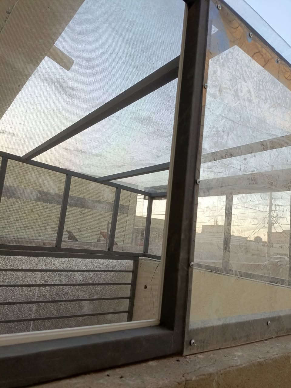 عمل سقف منور او مكشوفة 
درجة اولى من مادة المزجج 
والبلاستك الشفاف 
حيدر الحداد ***********
واتساب
