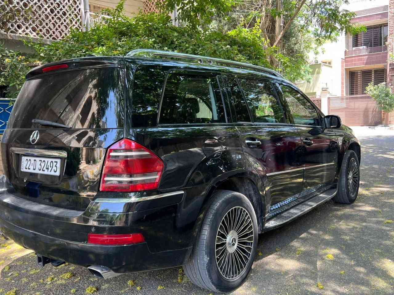 ***********للبيع مارسيدس GL حجم 350 موديل 2007 اصل فول مواصفات للخير
سياره جاهزه ما بيها نقص من جميع النواحي عليها سيرفز كامل
السياره كلين تايتل بدون اي حادث بدون ارباك بدون صبغ بلاد 
محرك  6 سلندر بلادي جديد مكفول كير اوتماتيك تعليك مكفول جيد
تبريد شغال ثلج يجي 4 قطع والسياره 7 راكب تبريد مركزي ثلج
داخل جديد 7 راكب دبل سلايد خلفي امامي شغالات بدون عطل
منضومت مي بل كامل جديده ومنضومت البانزين ايضا جديده 
سياره مسويلها سيرفز  كامل جاهزه بدون نواقص متحتاج اي شي 
سياره ميحتاج اذكر المواصفات الي بيها لين كلشي بالك مواصفات بيها فول للخير 
السعر المطلوب 95 ورقه وبي مجال للشراي  العنوان كركوك  الماص *********** رقم السياره اربيل دولي سنويه ورقم جديد 2029 كركوك, العراق
