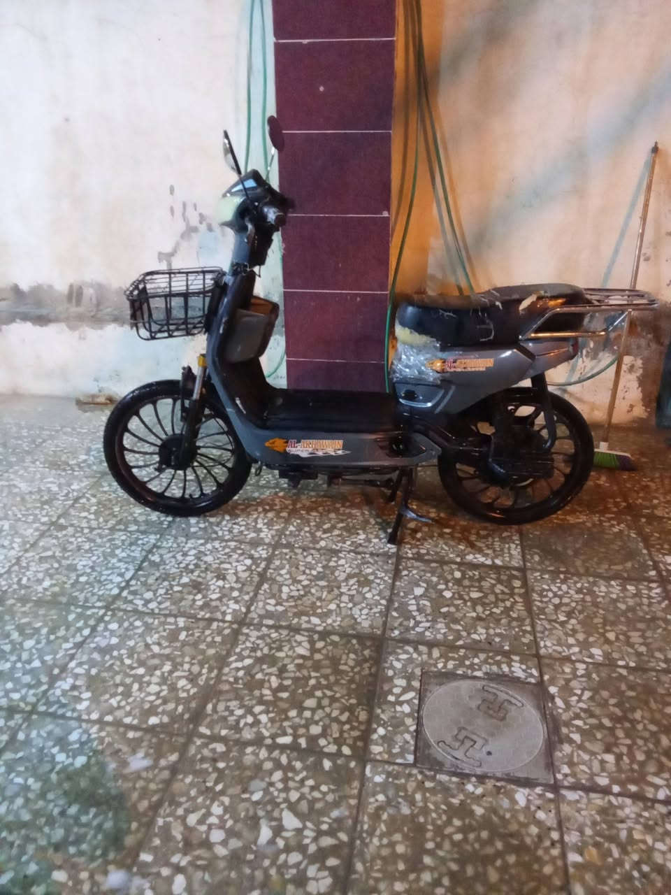 دراجه شحن للبيع على الفحص بطاريات جدد دراجه مثل متشوف نضيفه حيل ويا شحنه اصليه رقم *********** بي واتساب السعر 275 بي مجال
