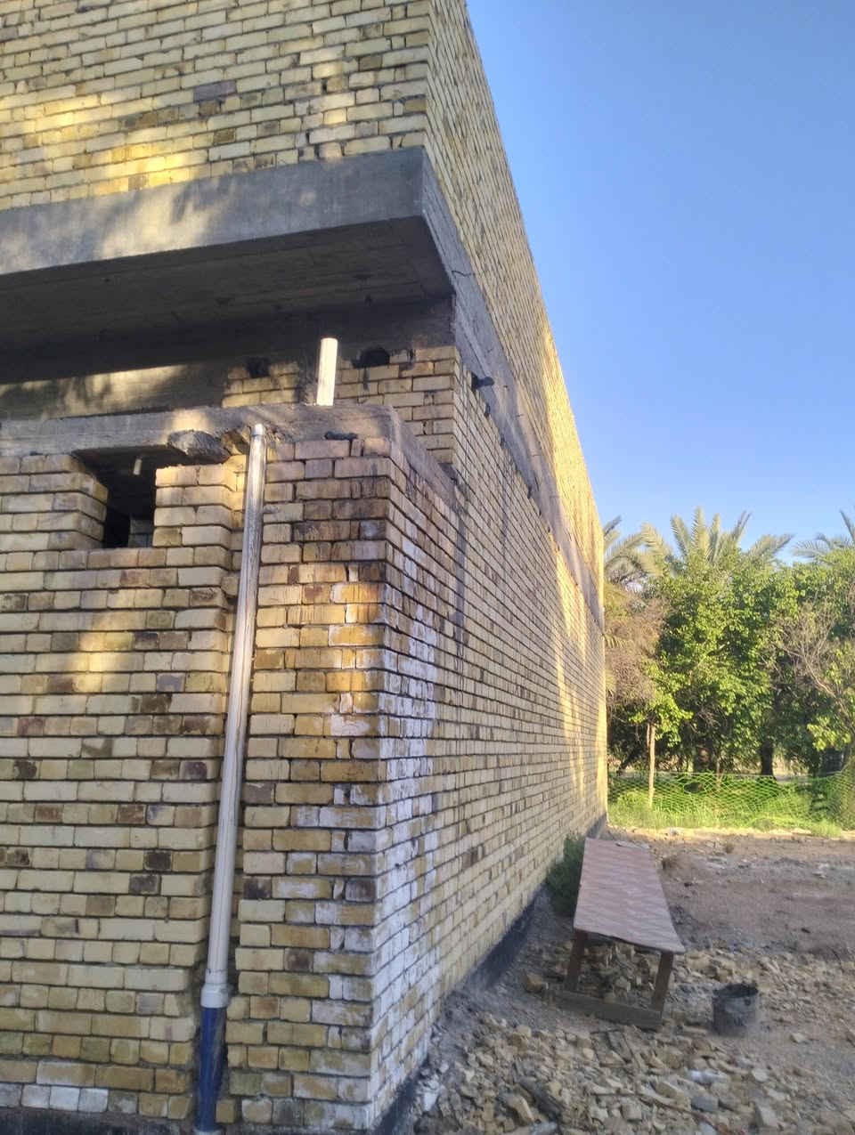 هيكل  مساحة 140 سند 25  بل كرادة جهت المدرسة مقابيل فلكت الساعه  داخل فرع  يحتوي على غرفه صاله هول مطبخ صحيات  عوزه ابياظ كاشي ماء كهرباء  سعر 45 وبي مجال  ***********
