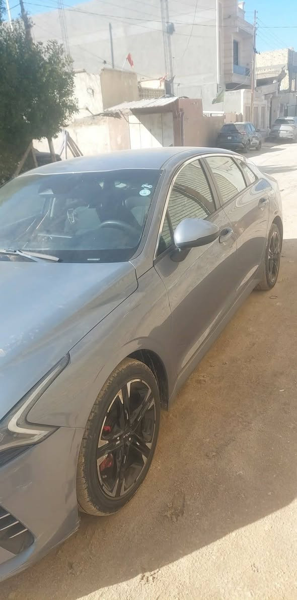 السلام عليكم
كي فايف 2021 وارد امريكي فقط بنيد 
بدون دواخل ولا اربايك وصور الحادث موجوده ب 
المنشور  سياره لا شخوط ولا بارد ابد
رقم اربيل دولي سنويه مجدده 
تريد تحويل تريد وكاله 
مكينه ١٦٠٠ تبريد مامفتوحه 
حداديه جديده 
تخم تاير 
تبريد 
مواصفات عاديه 
سياره جاهزه 
سعرها ١٤٨ 
***********
