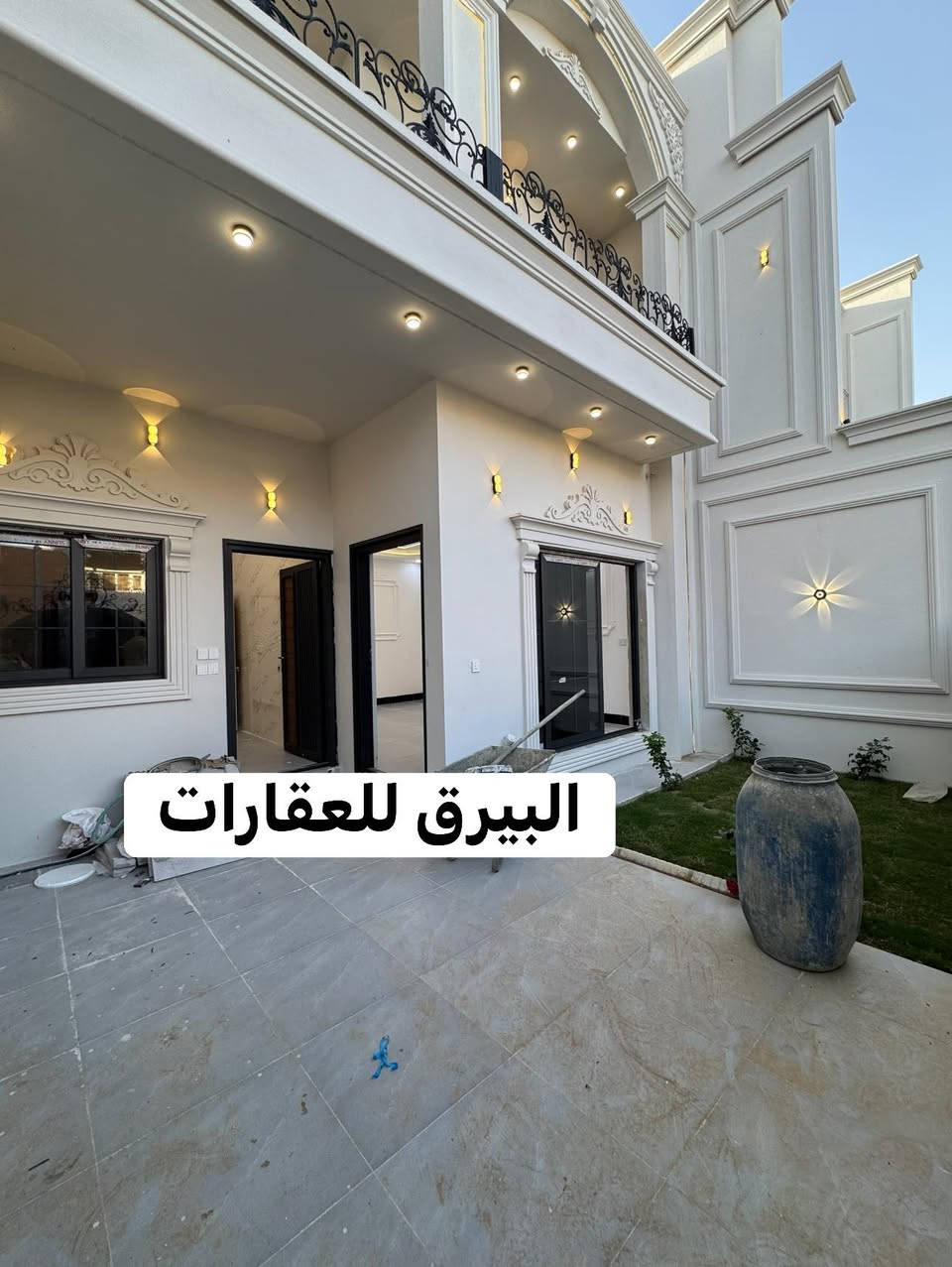 إعلان رقم ( 481 )

( طابو ملك صرف )

✨ امتلك الفخامة والراحة في آن واحد! ✨

هل تبحث عن منزل الأحلام الذي يجمع بين التصميم العصري الأنيق والهدوء الذي تبحث عنه.
هذا العقار هو الخيار المثالي لك.
✅ مواصفات مميزة:
• تصميم خارجي عصري: واجهة أنيقة تضفي طابعاً مميزاً على العقار.
• إضاءة خفية (LED): تضفي لمسة جمالية ودفء على كافة الأرجاء.
• كادراجات حجرية: تصميم فريد للممرات والأرضيات يضفي لمسة فخامة.
• جبس بورد عصري: أسقف بتصاميم حديثة وإضاءة مريحة.
• أرضيات بورسلان: أرضيات عالية الجودة ومتينة.
• ديكورات جدارية فنية: لمسات فنية تضفي جمالية على كل زاوية.
• أبواب ونوافذ عالية الجودة: عزل حراري وصوتي ممتاز.
• موقع متميز: قريب من الخدمات والمرافق الأساسية.

المساحة : 150 مـتر الواجهة 7,5 متـــر  

الموقع:- كركوك _ حي المعلمين - 

أربع غرف نوم واسعة ومضيئة
صالة استقبال أنيقة + صالة معيشة
مطبخ عصري بتصميم عملي
عدد 2 حمامات بتشطيبات حديثة
بناء حديث زيرو فول
إضاءة وتهوية ممتازة
موقع هادئ وقريب من الخدمات

 للاستفسار الاتصال *********** رشوان المفرجي 

 يتوفر واتساب - تلكرام  

او مراجعة مكتب [ البيرق للعقار ]حي عدن سايدين مدينة العاب كركوك  قرب جامع تحسين صوراني مقابل ثانوية امداد للبنات
