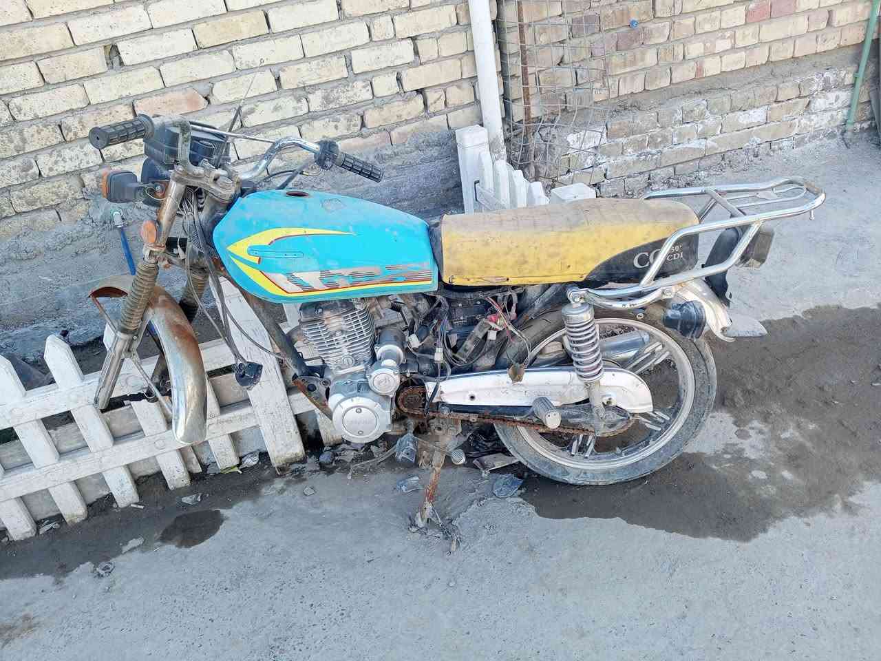 دراجه ايرانيه للبيع موديل 24اوراقهه كامله من كوم حديد نقص الويل الامامي المكان الخطيب الزراعي هاتف ***********
