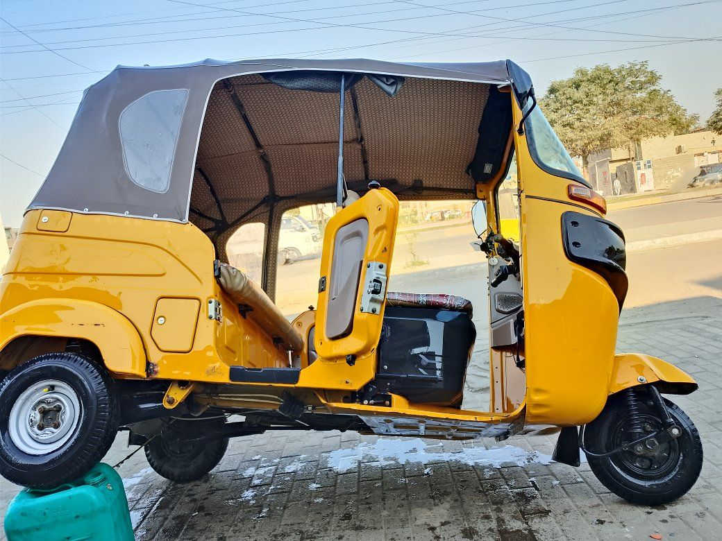 السلام عليكم ورحمه الله 
تكتك 22 للبيع مكاني الحبيبية تكتك خير من الله مطالعة اني موضف صارلي سنة ونص من مشتريهة بس الجمعة اطلع بيهة والله ورقم وسنوية بسمي ثاني يوم التحويل برغي واحد مفتوح بيهة تجي تفحص وموضح كلشي بالصورة التكتك معروضة ب9 الشراي يتصل ***********
