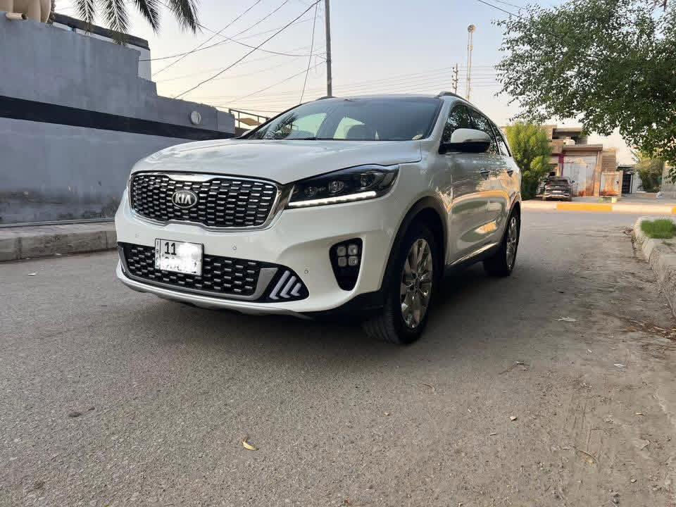 كيا سورنتو خليجي 
رقم بغداد الماني بسمي 
موديل ٢٠٢٠ شكل ال٢٠ 
لون ابيض 
٦ سلندر ٧ راكب 
دبل شباك شكل الجديد 
فوووووول مواصفات بدون فتحة 
بصمتين: تشغيل وتقفيل 
الباب الخلفي كهرباء 
بردات خلفية اصلية 
كشنات جلد اصلي لونين 
كشنات ٢ كهرباء 
شاشة كبيرة اندرويد 
كامرة دوارة اصلية 
حساس امامي وخلفي 
مري شفط مع القفل 
جي : بي: اس: خرائط طرق 
اريل ابيض طيارة 
كيجات السرعة زئبقية 
شاشة الدشبول الكترونية 
تحكم استيرن فول 
حاكية : ابلوتوث: اوكس 
نظام ايكو درايف 
اضواء ترحيب بليدات 
علامة سورنتو بلدوسة 
تبريد ابيانو لمس 
تبريد ٣ قطع ثلج 
مانع انزلاق وانحدار 
شاشة اعطال بلدشبول 
لد امامي وخلفي 
لايت زنون اصلي 
اشاير بلمري 
يدات نيكل اصلي 
ويل اكروم ١٩
تخم تاير جديد لك 
ماشية ٥٧ الف اصلي 
كير ومكينة وصدر وحدادية وتبريدكفالة عامة
كفالة عامة بدون ضربة وتبديل واشخوط وبارد وصبغ حتى الدعاميات كفالة
سيارة جديدة معنى الكلام من زيرو عدنة على ادينة 
سيارة جاهزة مابية اي نقص 
السعر ٢٥٨$ نهايتة
***********
