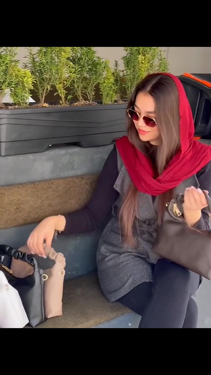 حقيبة جلد طري 🎀🩷

متوفر اللون  الأسود بيجي اوف وايت عسلي💐

سعر 5 آلاف 

الحجم 26×15

تفاصيل:
حقيبة جلد طري حجم صغير بيه  مع سير يعني تكدرين تتحكمين بيه حسب رغبتج ومع مدالية أنيقة مع كمية كبيرة من النزاكة ✨🎀

متوفر خدمة توصيل لكل المحافظات 
#العراق #اكسبلور #الجميع #ملابس #بغداد


**إذا كنت صاحب هذا الإعلان وتريد حذفه لأي سبب، رجاءا أرسل رسالة إلى الدعم الفني**