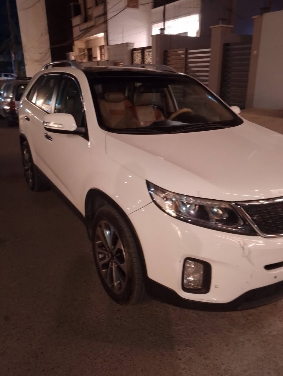 السلام عليكم موديل 2014 سياره سورنتو خليجيه رقم بغداد محرك 6 سلندر  رقم بغداد مكان  السياره البياع السعر 185رقم***********
