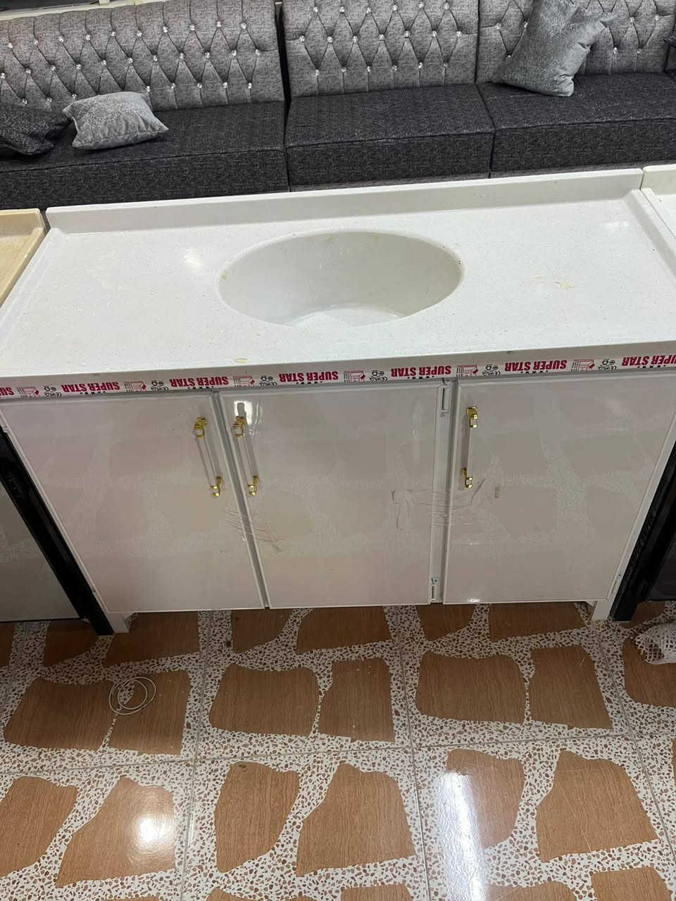 معرض أيمن للأثاث المنزلي ✨
سنك مطبخ مودرن – تصميم أنيق وعصري 🏠
✅ هيكل حديد قوي ومتين
✅ أبواب MDF بلمعة فاخرة
✅ سطح رخامي عملي وسهل التنظيف
✅ أدراج واسعة لخزن أدوات المطبخ
✅ مناسب للمنازل والشقق الحديثة
📏 القياس: 130 سم
الوان متعددة 
📍 العنوان:
تكريت – نهاية شارع الأربعين – مجاور حديقة الياسمين
🚚 خدمة التوصيل متوفرة
📞 للاستفسار والطلب:
***********
***********
معرض أيمن للأثاث المنزلي
جودة تليق بمنزلك... وأسعار تناسب
