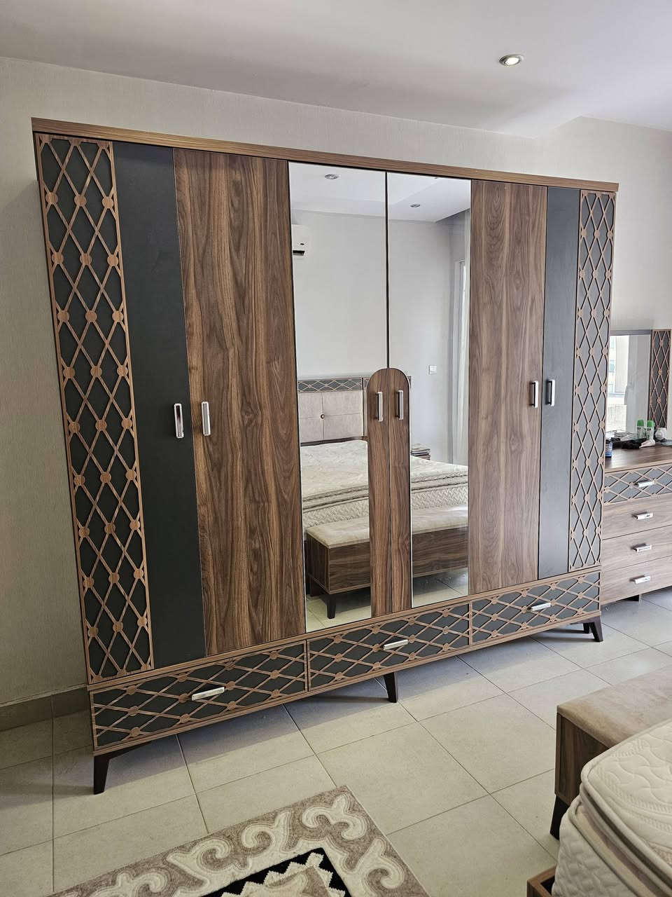 غرفه نوم نفرين تركي 8 قطع بدون دوشك نضيفه جدا 

*********** ***********
